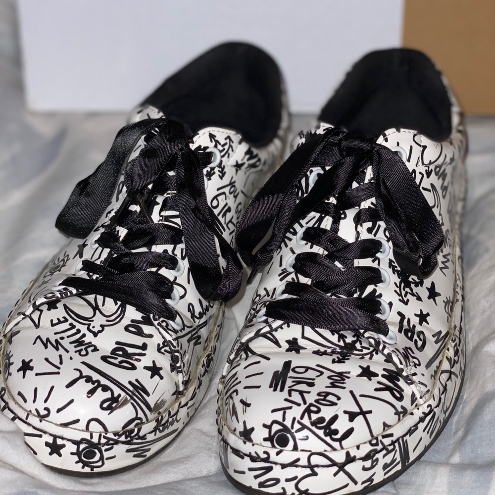 Cartoon Shoes - Picture 2 of 4